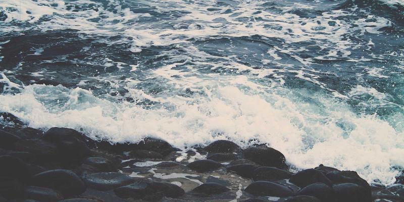 宏基金投资策略深度解析：掌握三大核心，实现长期稳健理财收益