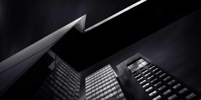 财富管理新思路：借道宏基金QDII布局海外科技与消费龙头，优化你的投资组合